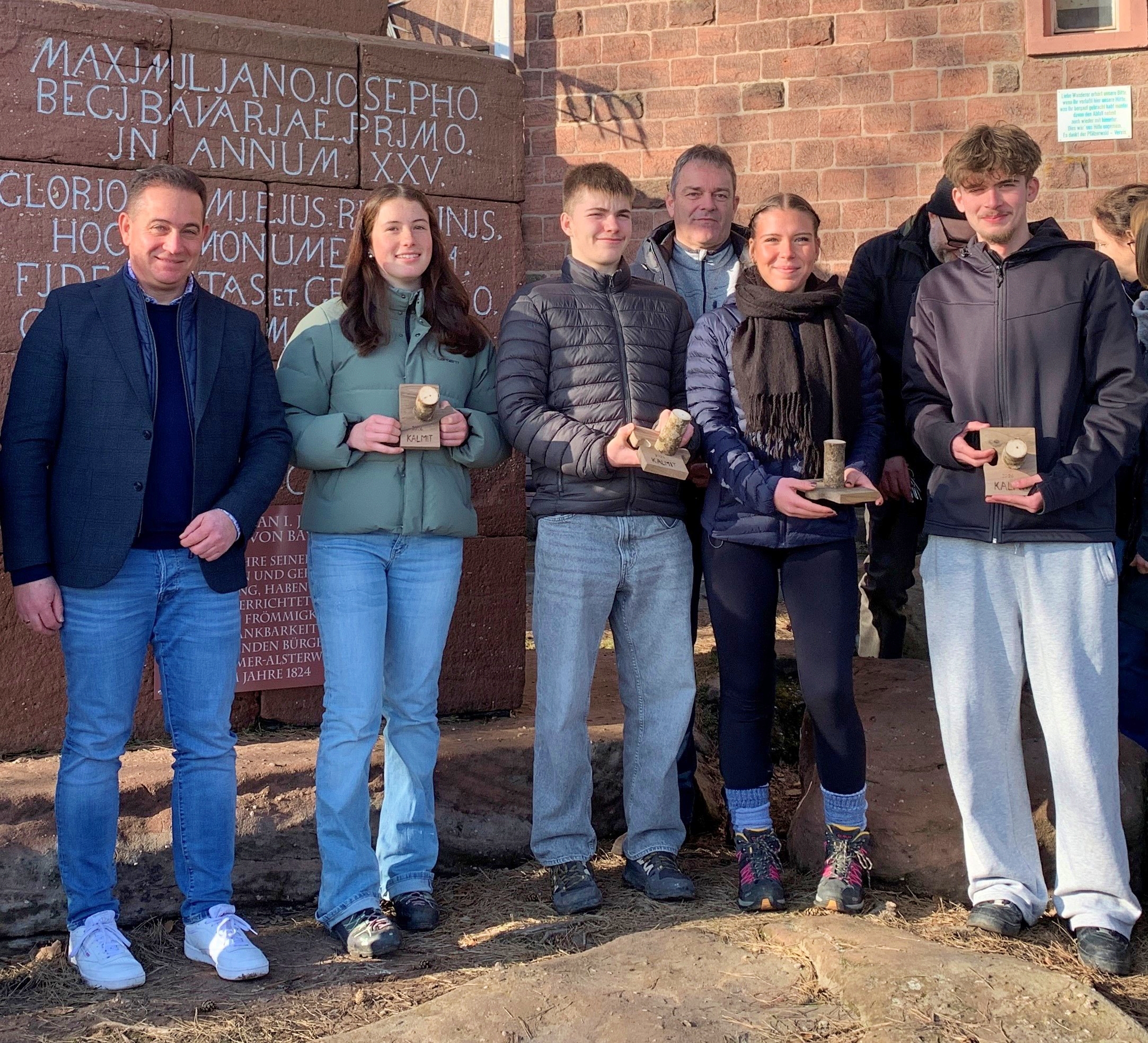 Gruppenbild der Preisverleihung mit SGD Süd-Präsident Prof. Dr. Hannes Kopf und Maikammerer Ortsbürgermeister Markus Sell